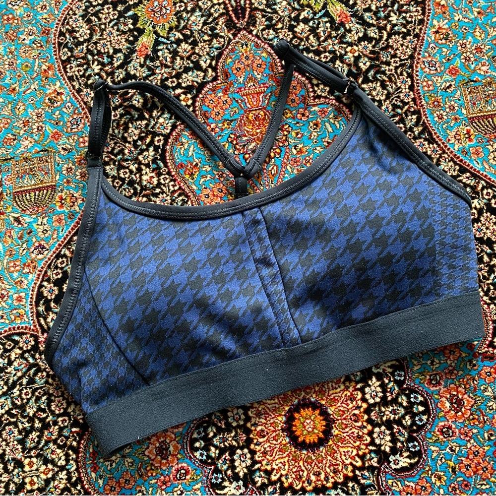 Nike Women's Dri-FIT Indy Icon Clash Light-Support Padded Houndstooth Sports Bra